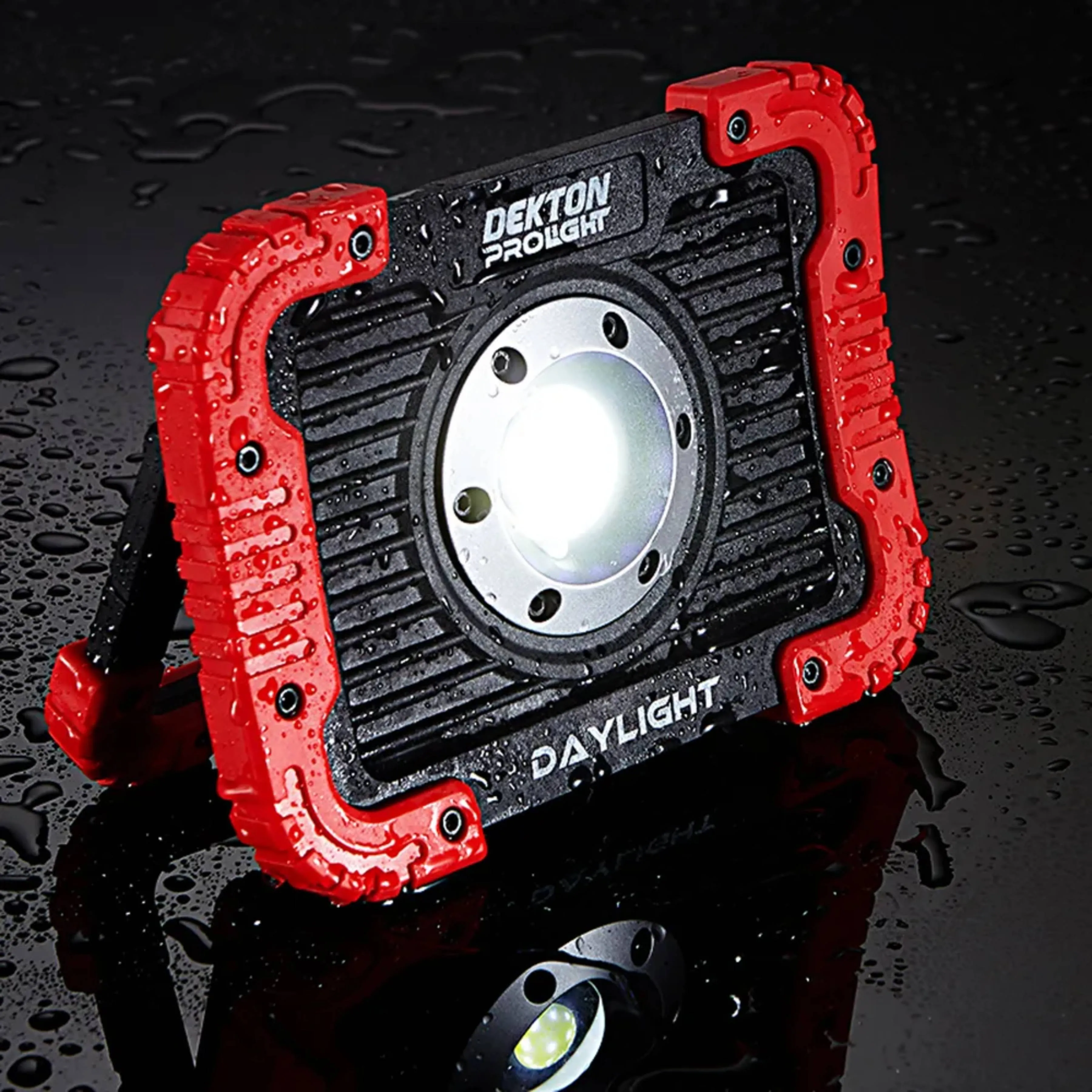 DEKTON Pro Light XW750 Daylight Worklight – 750 Lumens / 100m Distance